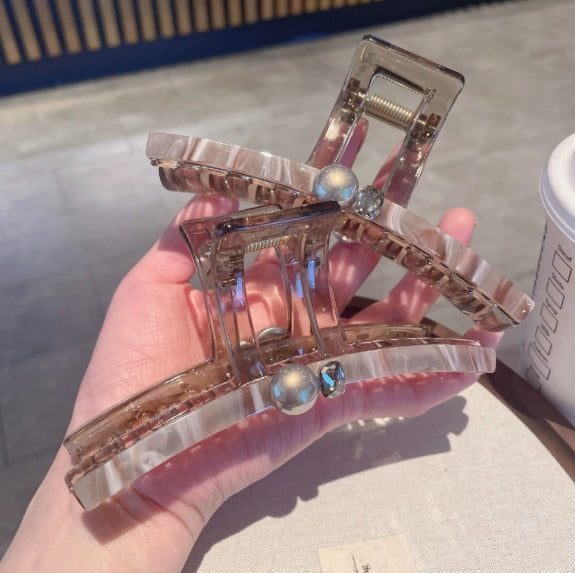 Stylish Acetate Shark Hair Clip - Strong Grip for Thick Hair, Perfect for Daily Wear, Commuting, and Dates