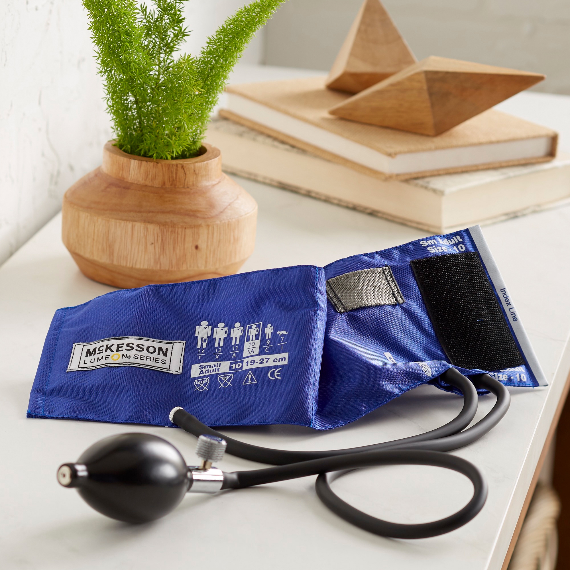 McKesson LUMEON Blood Pressure Inflation System, Adults/Kids - Blue, Small, 1 Ct