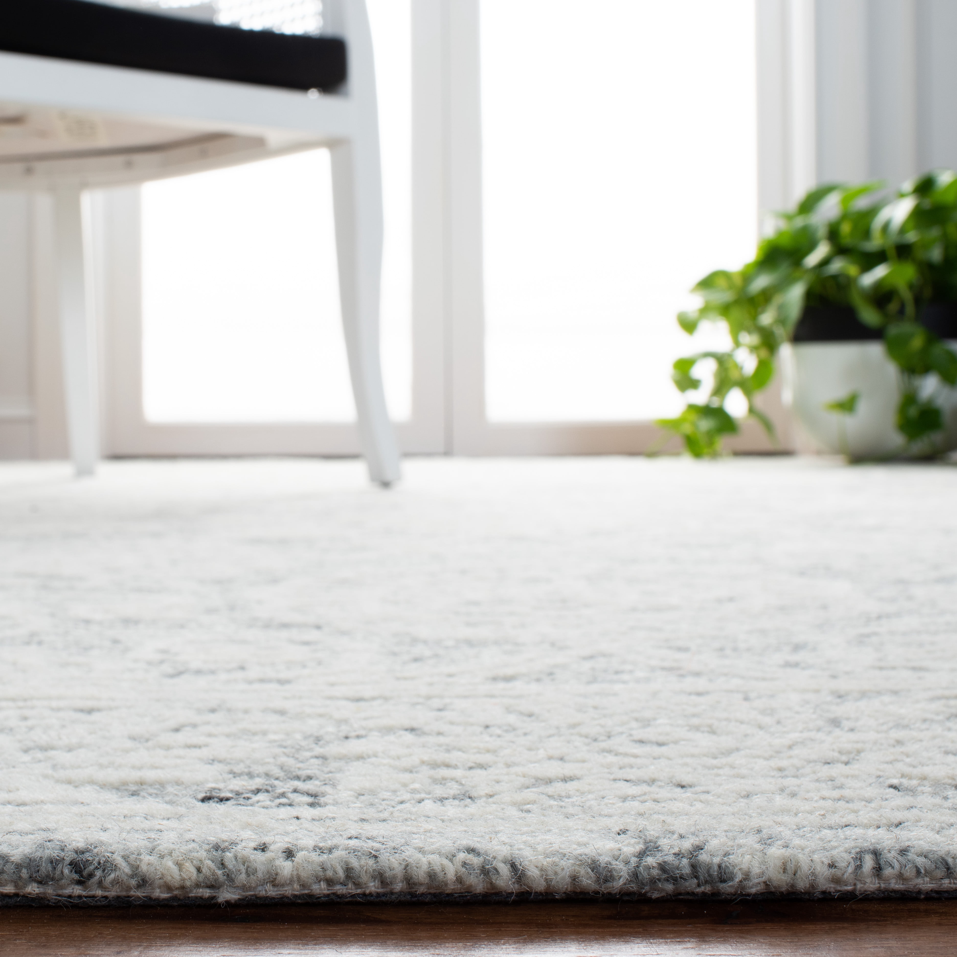 SAFAVIEH Metro Josiah Medallion Area Rug, Natural/Grey, 6' x 6' Square