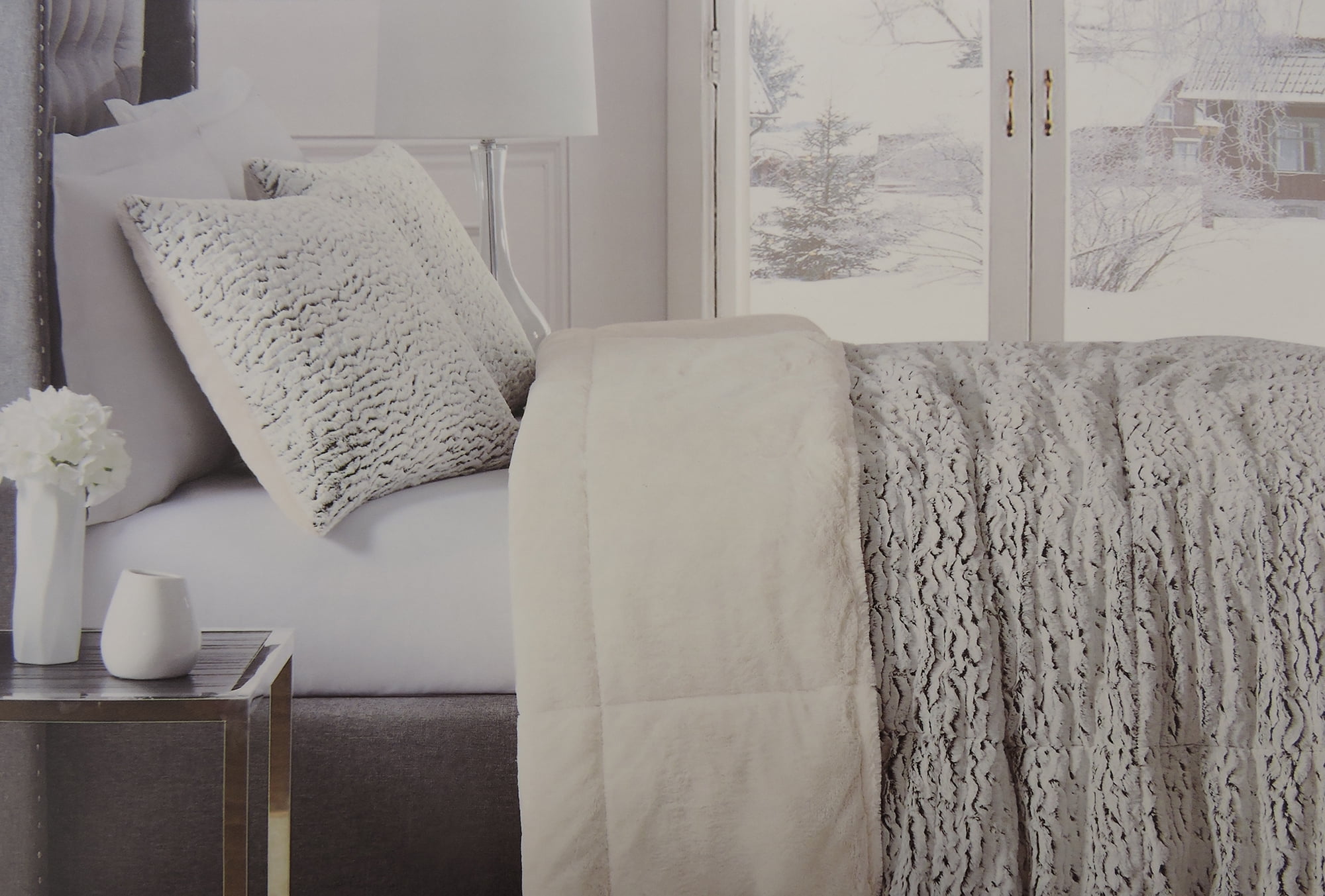 Christian Siriano King Faux Fur 3piece Comforter Set in Ivory