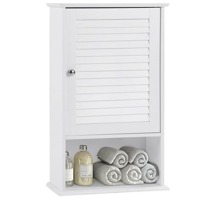 Gymax Armoire Murale de 27,5 Po H Armoire de Rangement de Salle de Bain Suspendue avec Tablette Ajustable, construction en MDF Blanche, Conception à Porte à Persiennes pour la circulation de l'Air, et une Tablette Inférieure Fixe. Idéale pour le Mobilier de Salle de Bain et le Rangement Mural, Montrée avec des Serviettes Roulées et des Articles de Toilette dans l'Étagère Ouverte.