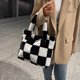 thumbnail image 4 of Bolso de mano cuadrado con asa superior de tablero de ajedrez de felpa para mujer (celosía grande) Likrtyny Para estrenar, 4 of 9