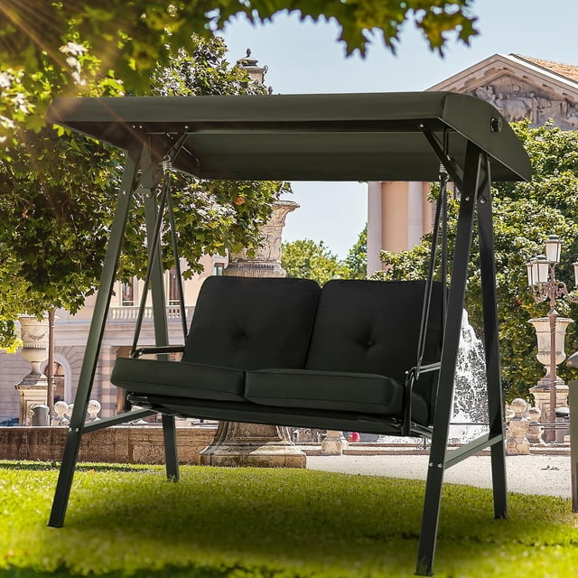YODOLLA Chaise Porch Swing d'Extérieur pour 2 Personnes en Acier pour Terrasse, avec Cadre en Acier durable, Fini Enduit de Poudre et structure Triangulaire pour la Stabilité. la Balançoire Comprend des Coussins Épais pour le Confort et une Auvent Ajustable Offrant une protection UV et Sert Aussi d'Écran de Projecteur. Conçue pour Deux Personnes, Elle Convient à Toutes les Saisons avec un Tissu polyester Respirant pour l'Été et un Coussin de 2,7 Pouces d'Épaisseur pour la Chaleur Lors des Mois Plus Froids. la Balançoire Est Présentée dans un Cadre Extérieur avec une Pelouse Verte Luxuriante et des Éléments Architecturaux