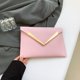 thumbnail image 1 of Bolso de mano para mujer con diseño de nicho de alto valor, nuevo estilo 2025, moderno y elegante, con línea de bordado de sarga, bolso tipo sobre para teléfono móvil, 1 of 5