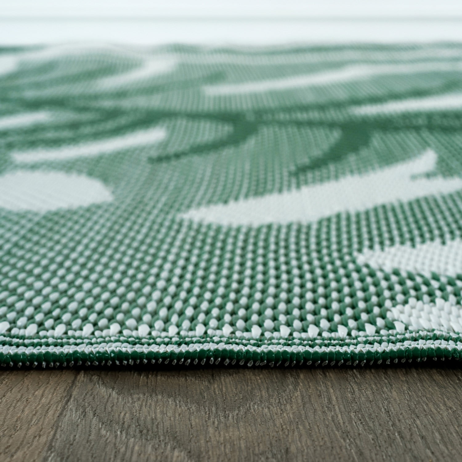 World Rug Gallery Tropical Leaf Reversible Recycled Plastic Outdoor Picnic Mat, Camping Rug, RV Rug - GREEN 5'x7'