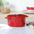 thumbnail image 3 of Martha Stewart Four Hollandais en Fonte Émaillée en Forme de Cœur 2-Quart - Rouge, 3 of 4