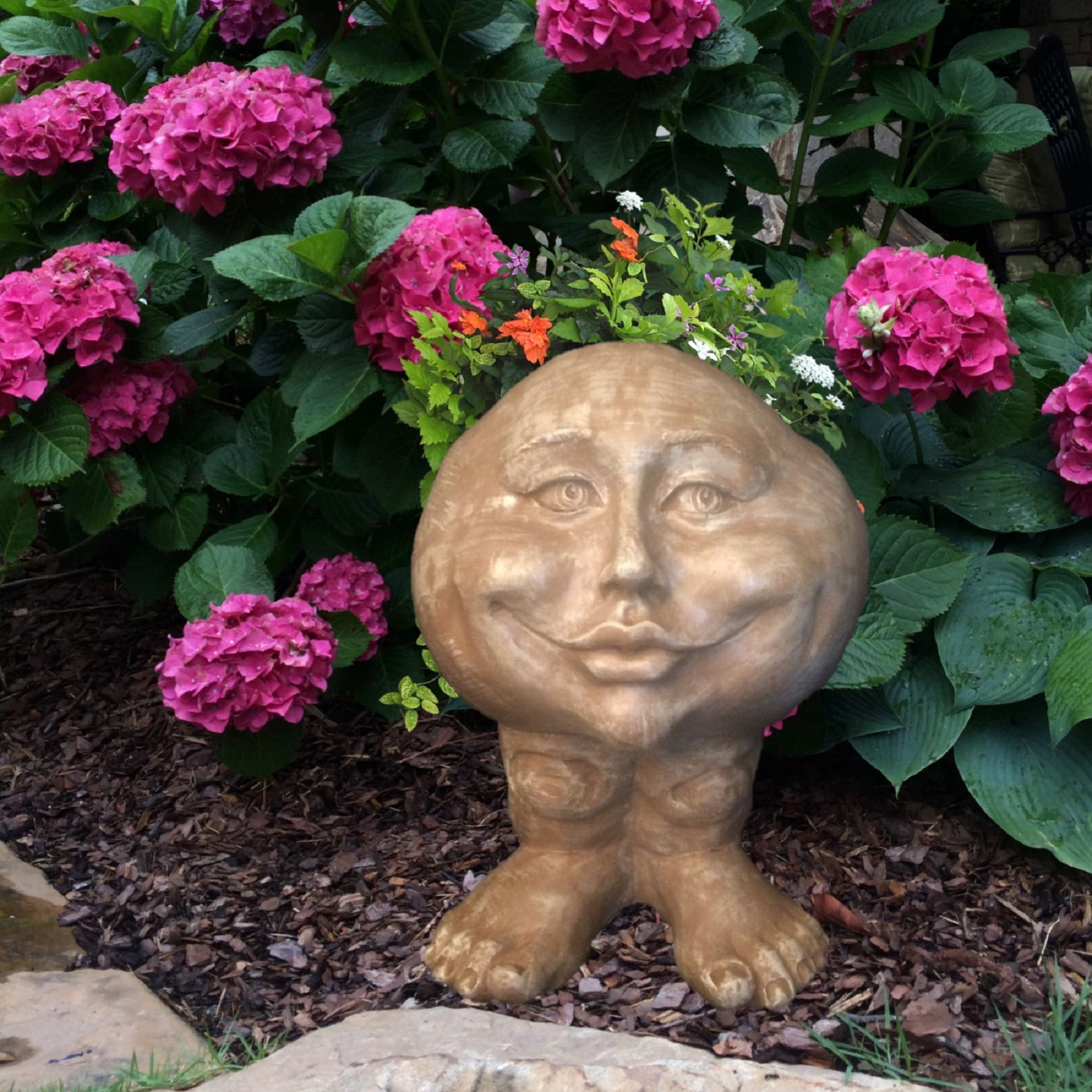 Homestyles Stone Wash White Papa John & Mama Petunia the Muggly Face Statue Planter