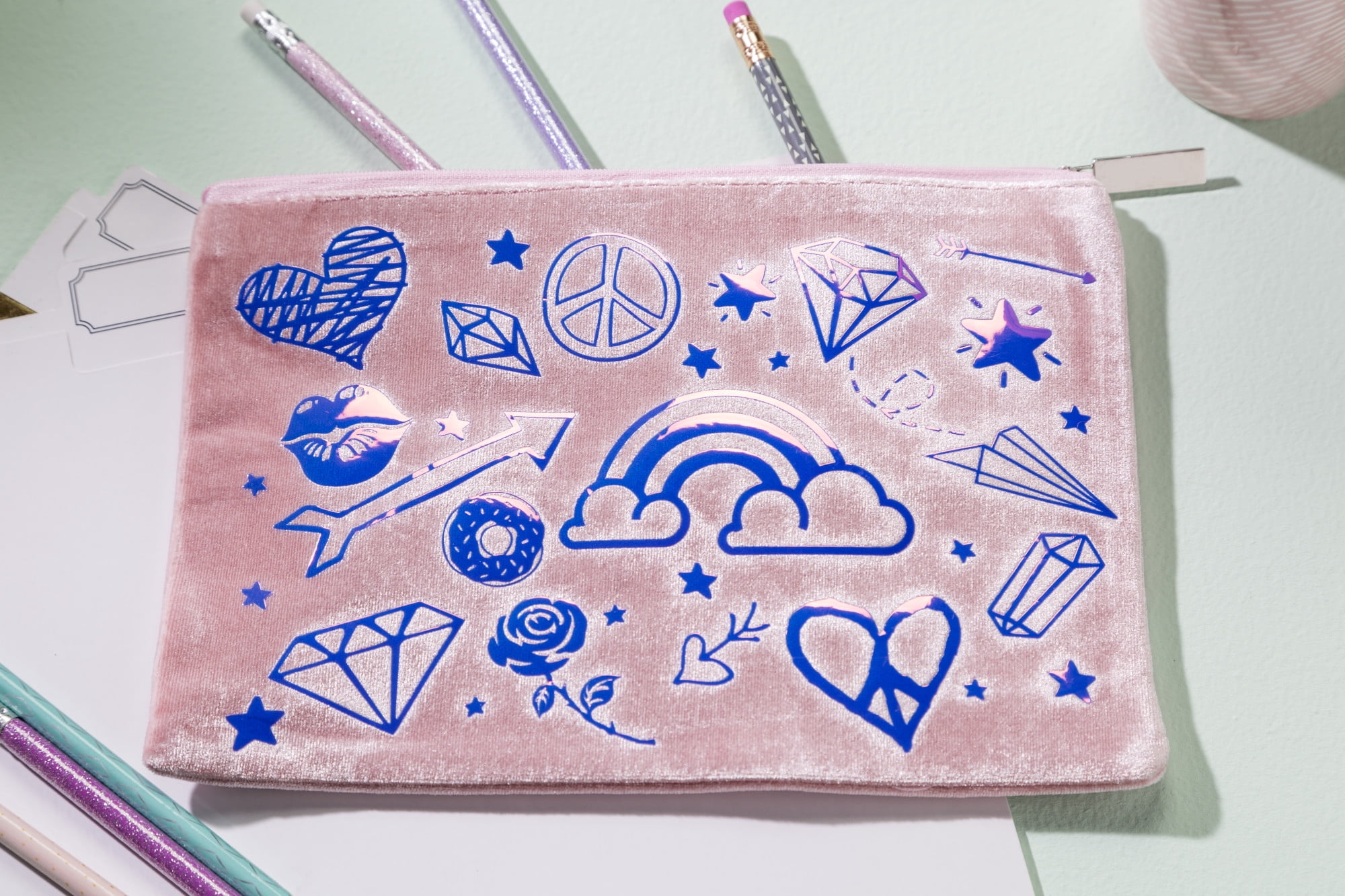 特別価格Cricut Iron-On Holographic Ultimate Sampler, 12x12 Sheets ＆ Adhesive Foil, Heat Transfer Iron-On for Cricut Machines, Create Long-Las並行輸入 Smart Iron-On™ Holographic (0.9 m) | Cricut Shop