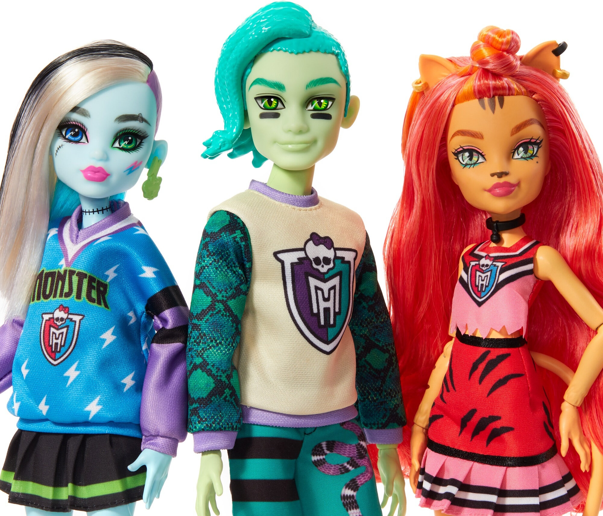 Monster High Ghoul Spirit Doll 6-Pack, Sport Theme, Collectible Set with Draculaura & 5 Other Dolls - image 2 of 6
