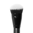 thumbnail image 2 of Brocha para base e.l.f. Smooth Swipe vegana, 2 of 8