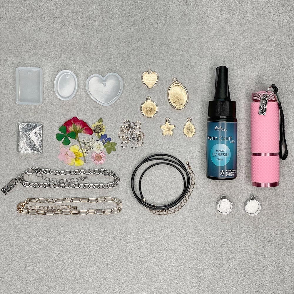 Resin Craft by Me Deluxe DIY Resin Kit in a Pouch