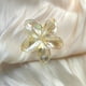 thumbnail image 3 of Pinza de Flor para Cabello Grueso 5 Piezas Lindas Pinzas para el Cabello de Margarita para Mujer Pinzas de Garra Grandes Mate para Pinzas de Cabello Fino Flor Antideslizante, 3 of 5