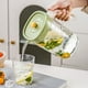 thumbnail image 5 of Hervidor de agua fría con textura de dopamina ondulada, jarra de plástico de gran capacidad, bicolor, blanco y verde, elegante recipiente para bebidas, ideal para té, jugos, fiestas, uso en el ho, 5 of 5