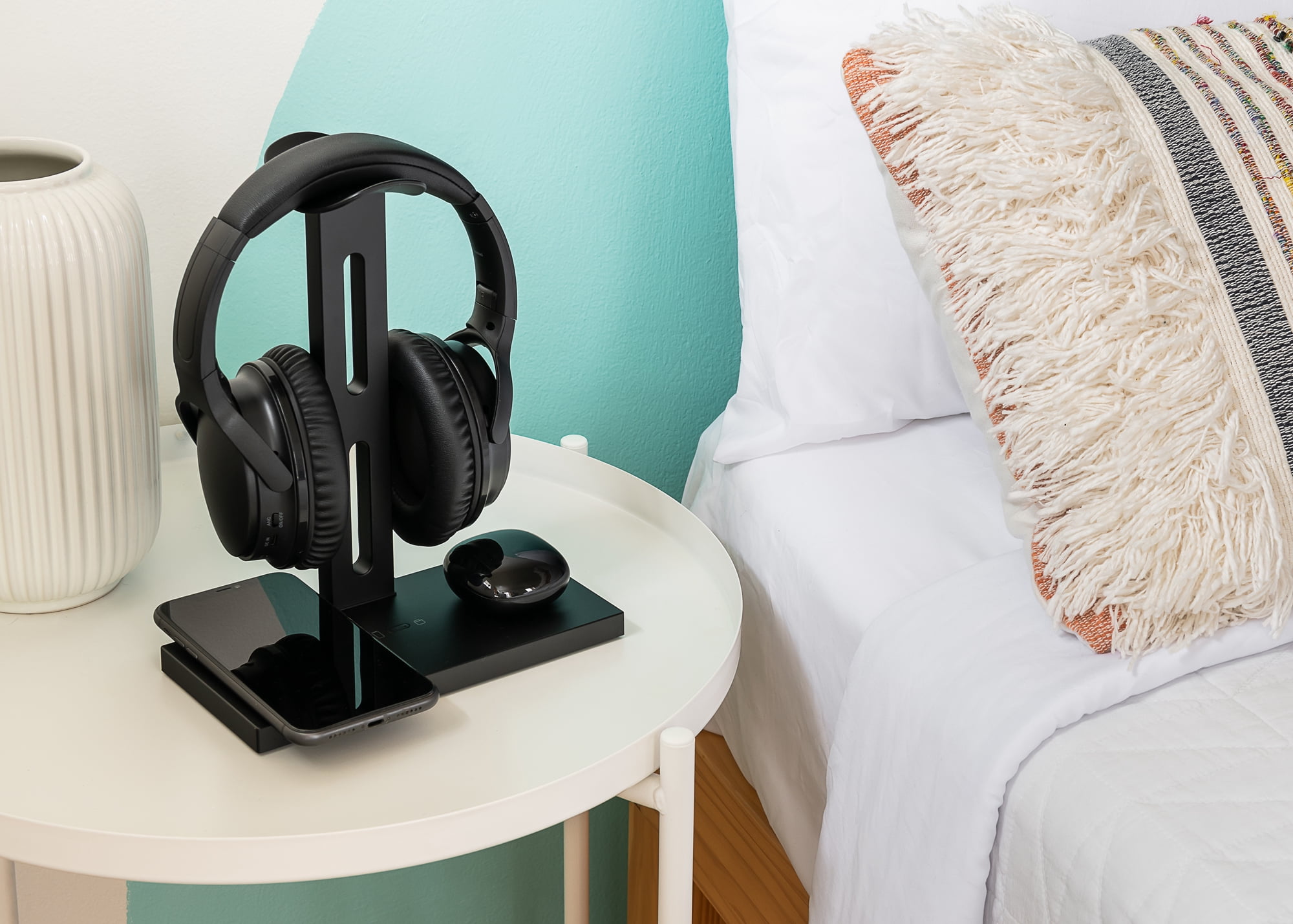 iLive 5-in-1 Headphone Stand with Wireless Charger, IAQST303B, Black
