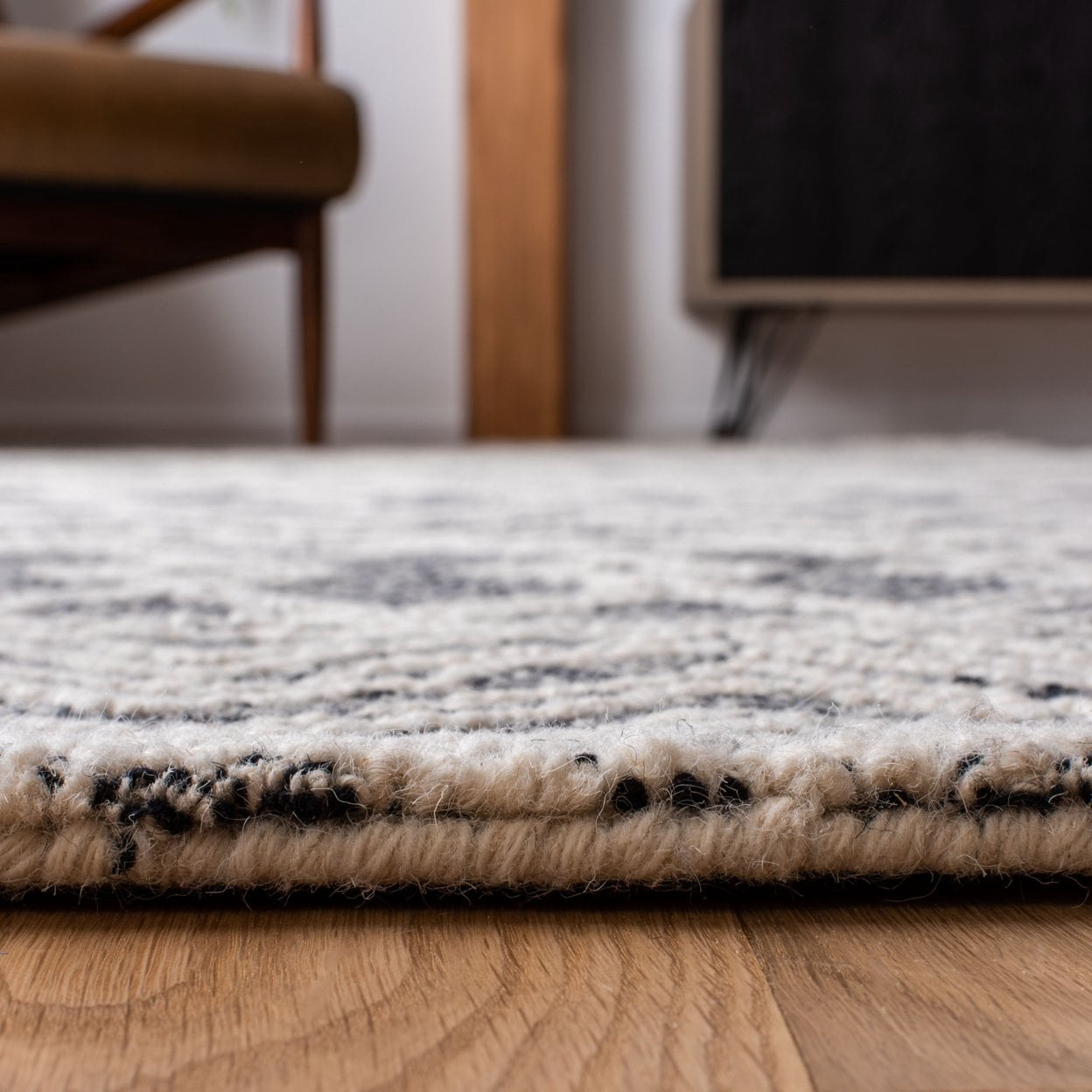 SAFAVIEH Micro-Loop Brayden Geometric Area Rug, Ivory/Black, 3' x 5'