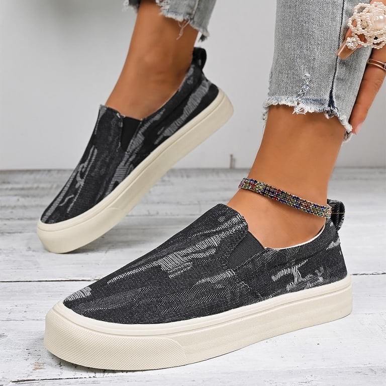 Black and White Textured Slip-On Shoes Premium Classic Slip-On Shoe in Houndstooth Black / White | Vans main image 2