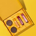 thumbnail image 3 of Calcetines para el cuidado de los labios, regalos de Navidad de Burt's Bees, 3 of 9