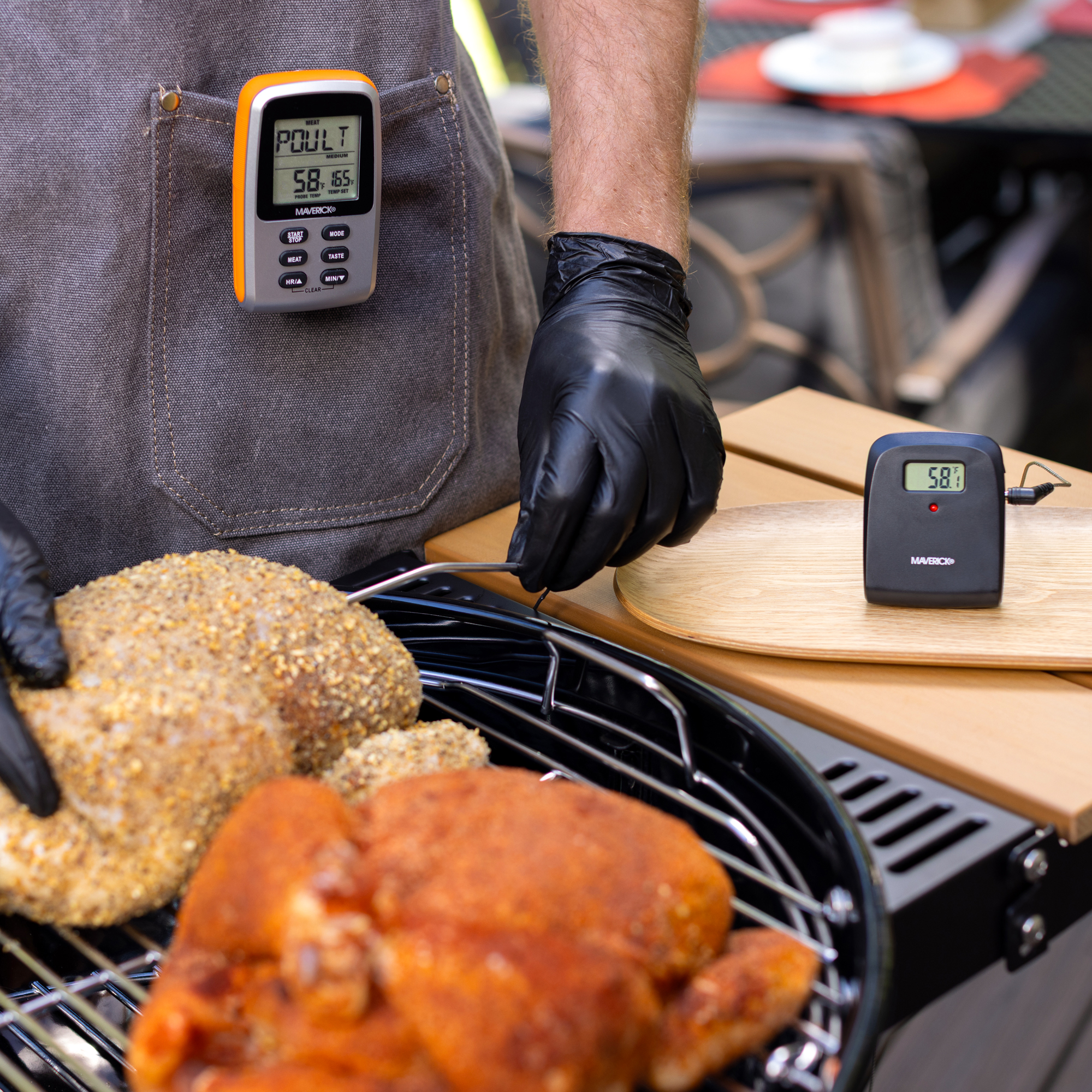 Maverick Wireless Remote Meat Thermometer, 300 ft Range, Color-Changing LCD, 9 Presets, 662°F Probe, Timer & Alerts for Grill, Smoker, Oven