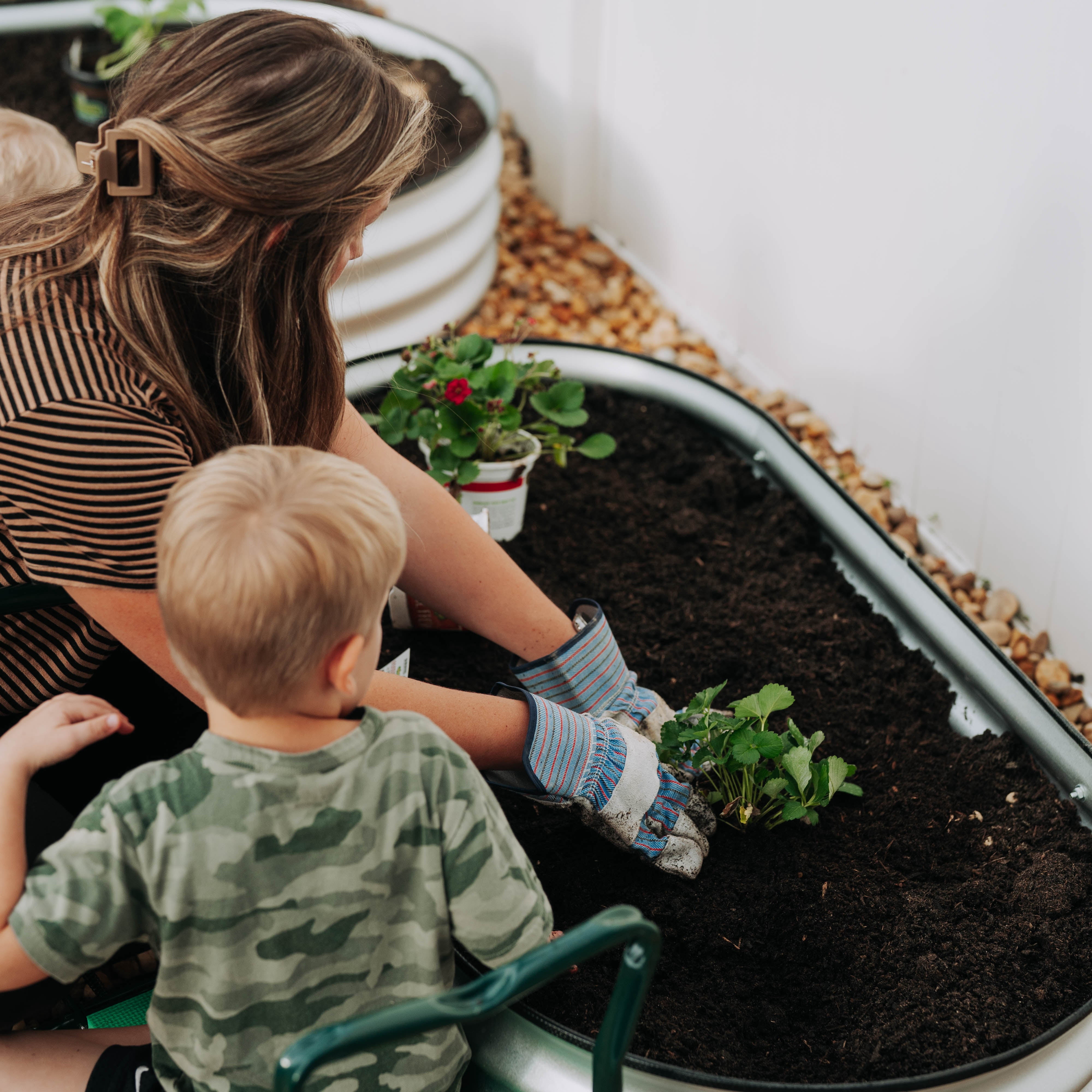 Backyard Expressions Home Galvanized Raised Garden Bed Kit 4x2x1ft, Planter Box Raised Garden Beds Outdoor, Easy Assembly Metal Raised Bed for Gardening Vegetables, Fruits, Flowers - Silver