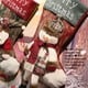 thumbnail image 3 of Calcetín de Navidad Chimenea Ventana Árbol Colgando Tela Decoración de Navidad Festival Fiesta temática Año Nuevo Colgante decorativo Bolsa Kits de decoración para fiestas Muñeco de nieve Toystoory HA069802-02, 3 of 6