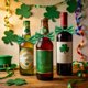 thumbnail image 4 of Tapón de botella de vino para el Día de San Patricio, plástico verde 3,15 in • Diseño de duende trébol • Sellado hermético que preserva la frescura del vino • Regalo para decoración de bar de fiesta, 4 of 6