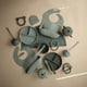 thumbnail image 2 of Babero de Silicona para Bebé mushie Cambridge Blue Ajustable e Impermeable, 2 of 8