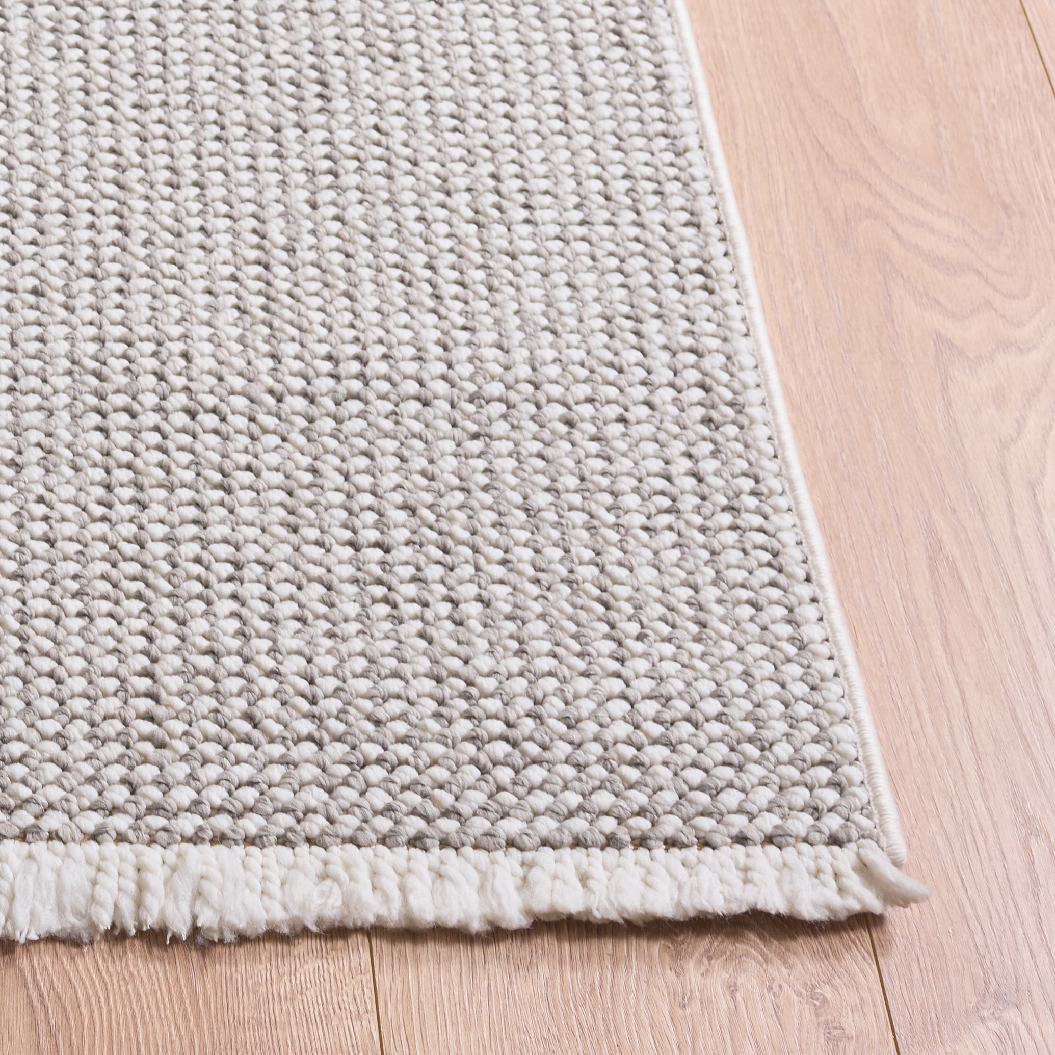 Safavieh Lotus Leila Solid Area Rug, Light Gray/Ivory, 5'3" x 7'6"