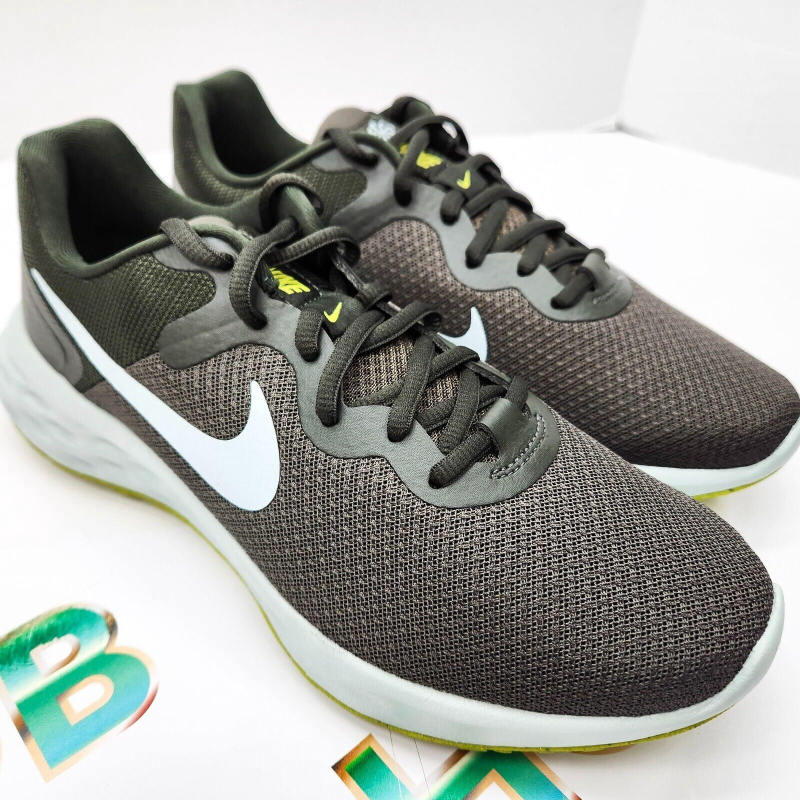 nike revolution green