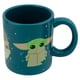 thumbnail image 4 of Taza Grande Cerámica con Tapa Esculpida en 3D, Diseño Mandalorian Baby Yoda, Star Wars Capacidad 532 ml, Azul, 4 of 4