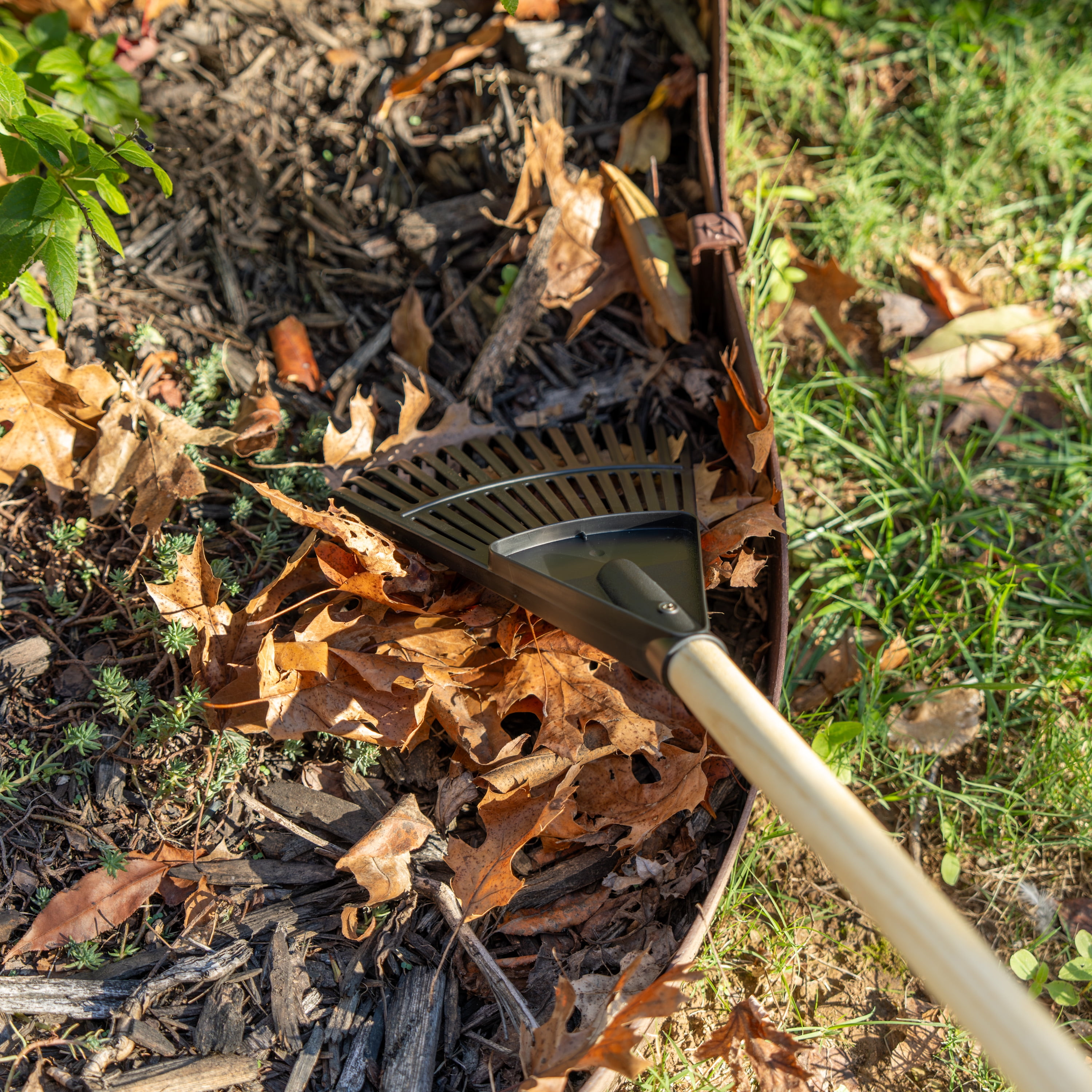 Expert Gardener 8-inch Wood and Poly Shrub Leaf Rake