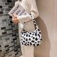 thumbnail image 5 of Bolso de hombro con estampado de leche de vaca para mujer Ehuebsd bolsa de mano de felpa con asa superior portátil para viaje diario para Otoño e Invierno, 5 of 9