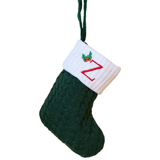 Calcetines Navideños con Letras Bordadas | Medias Navideñas de Punto Rojas, Verdes y Blancas con Colgante de Árbol | Decoración Navideña con Inicial Personalizada | Chimenea Acogedora y Detalle de Re
