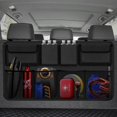 thumbnail image 1 of Del asiento trasero del coche cuelga una caja de almacenamiento., 1 of 5