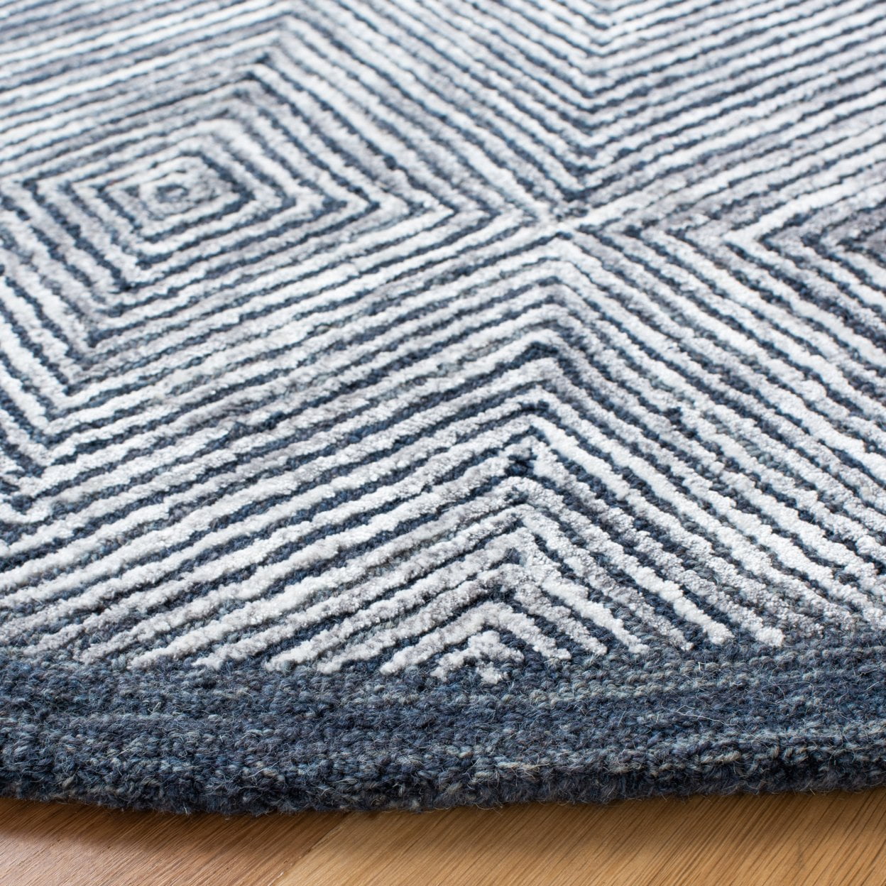 SAFAVIEH Soho Jonie Abstract Area Rug, Dark Grey/Ivory, 4' x 6'
