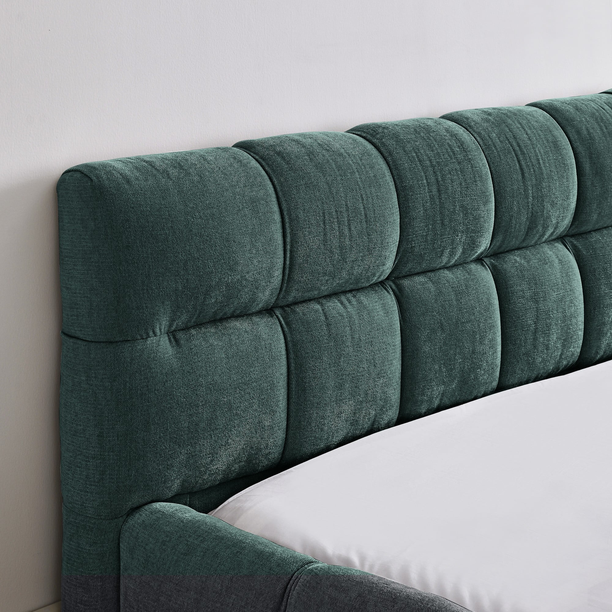 Queen Size Solid and Stable Upholstered Bed Frame with Thick Fabric, Chenille Fabric Grounded Queen Size Platform Bed with Headboard and Solid Frame, No Box Spring Needed(68''*86,5''*23,5'') (Blue)