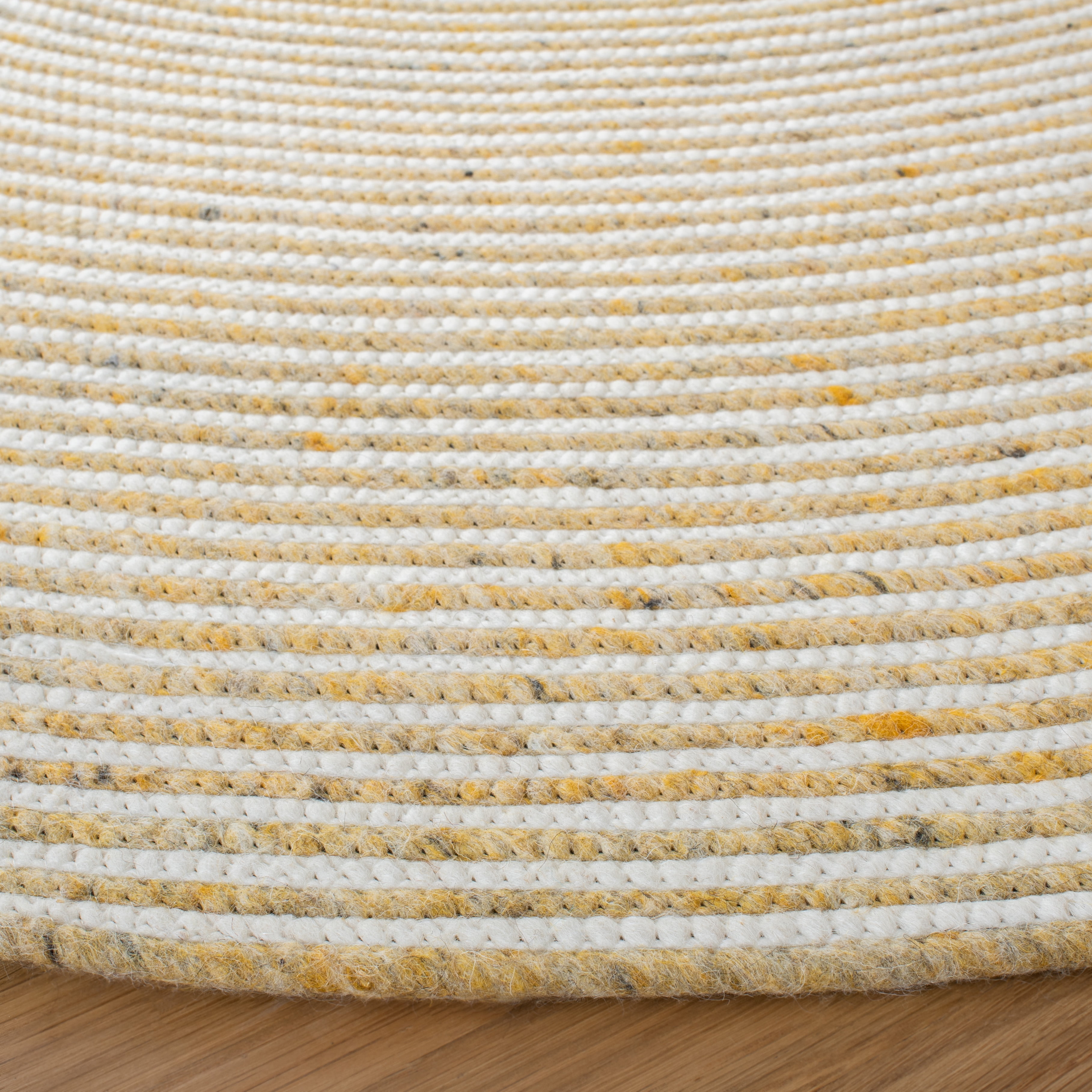 SAFAVIEH Braided Beuregard Solid Reversible Area Rug, Gold/Ivory, 4' x 4' Round