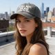 thumbnail image 4 of Gorra de béisbol ajustable unisex con diseño clásico de perfil bajo, tela de algodón lavado, visera curva, transpirable, talla única para 54-62 cm, adecuada para uso casual, al aire libre y deportivo., 4 of 6