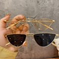 thumbnail image 1 of Gafas de sol de triángulo de metal Gafas de sol anti-UV de cara pequeña para mujer Gafas de sol Didi Bouncing Gafas de sol de calle, 1 of 5
