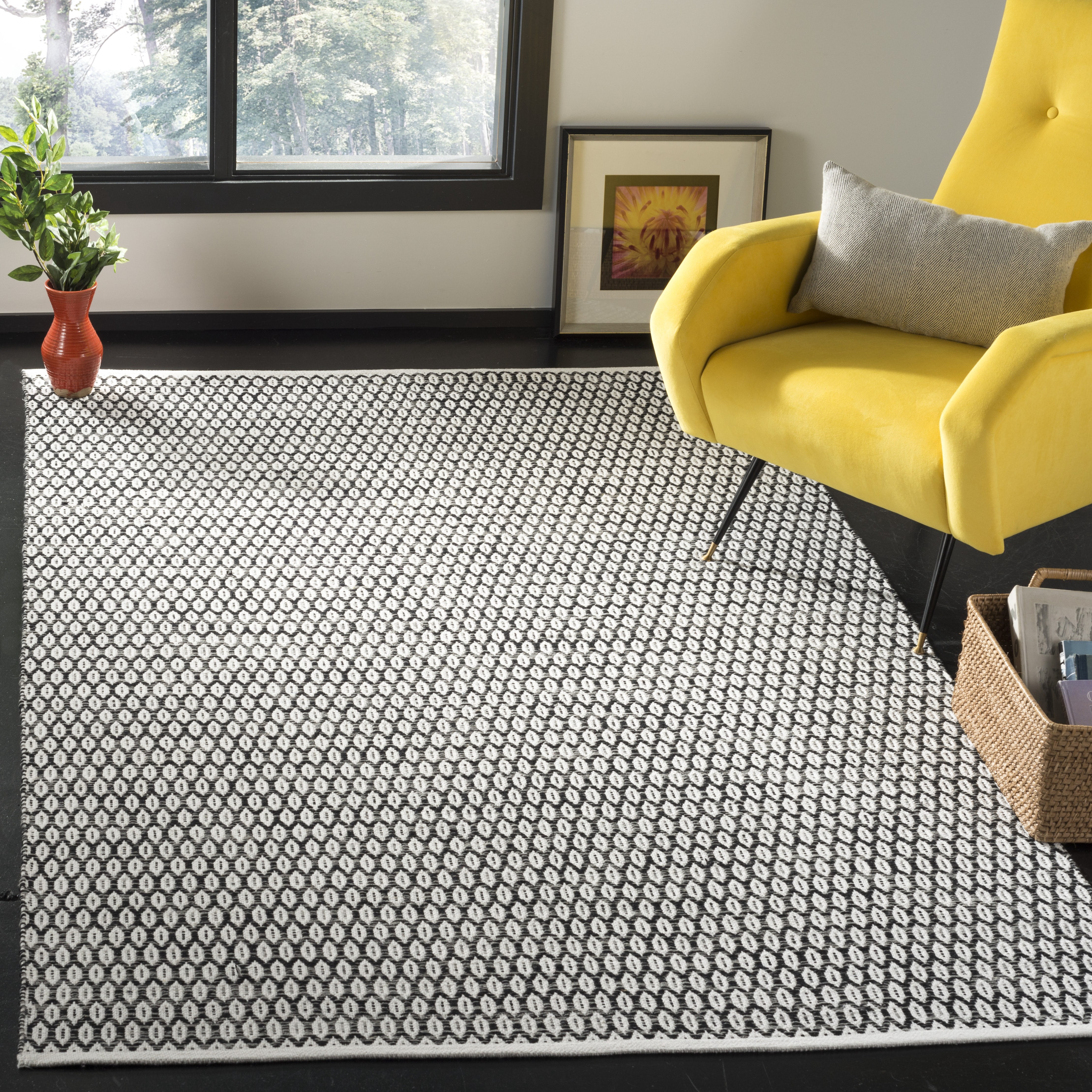 SAFAVIEH Montauk Crystal Geometric Cotton Area Rug, Black/Ivory, 8' x 10'