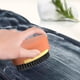 thumbnail image 4 of Cepillo para ropa | Quitamanchas de doble cara para ropa y zapatos | Cerdas duras y suaves | Mango ergonómico antideslizante | Opciones verde, blanco y naranja | 1 paquete, 4 of 7