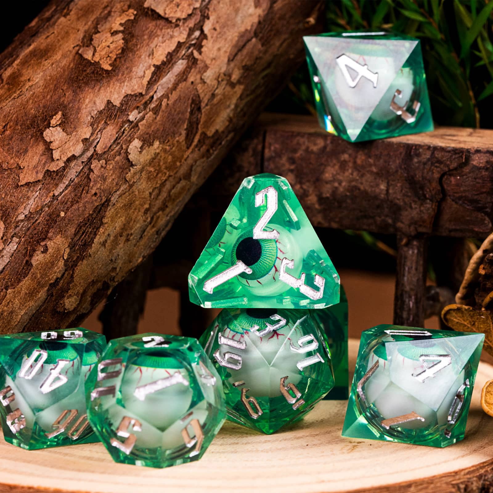 Cusdie Sharp Edges DND Dice, Death Peeping Eyes Liquid Core Dice, 7 PCs D&D Dice, Handcrafted Polyhedral Dice Set, for TTRPG Role Playing Game Pathfinder