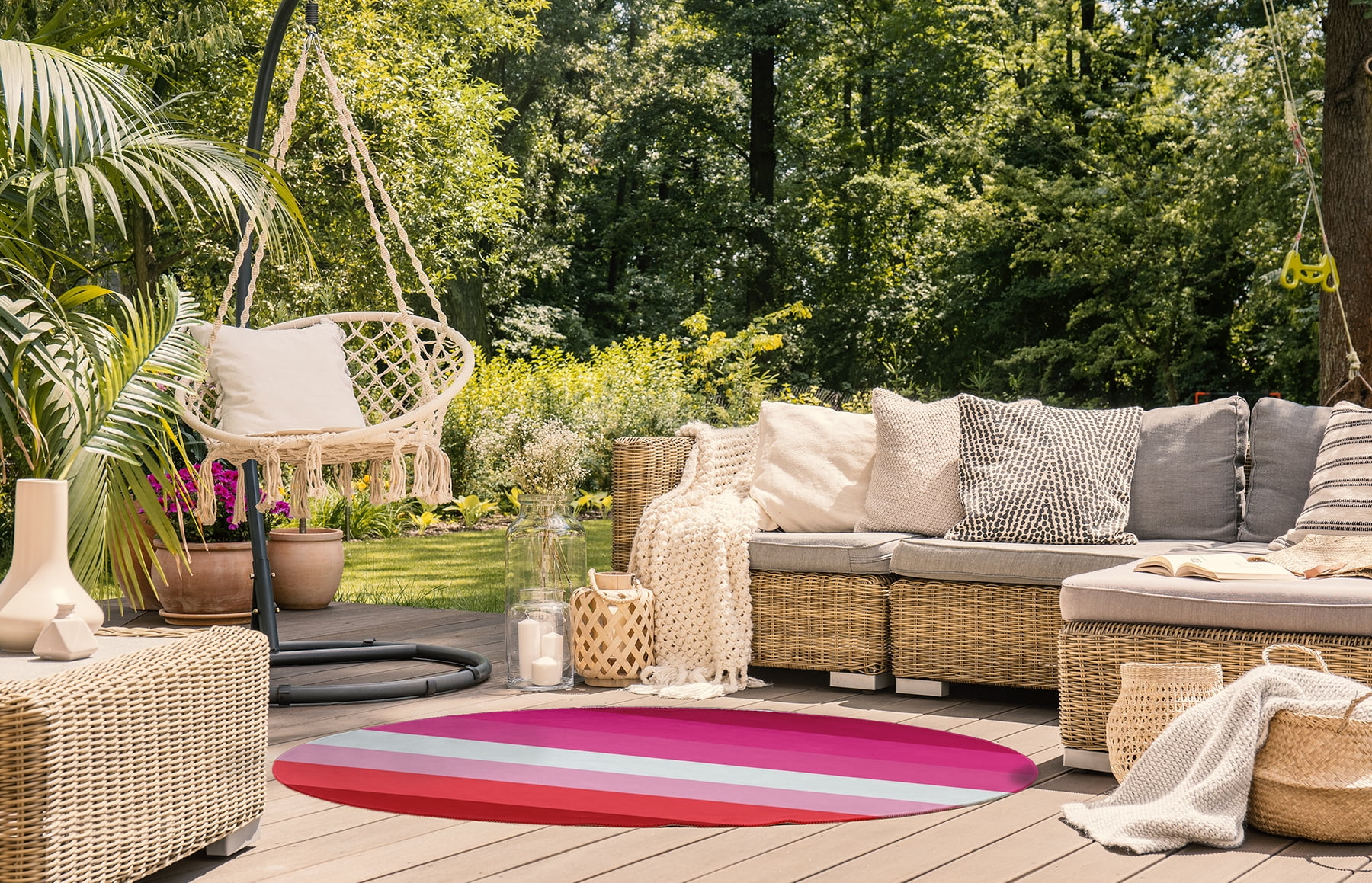 Simply Daisy 5' Round Lesbian Lesbian Chenille Indoor/Outdoor Rug