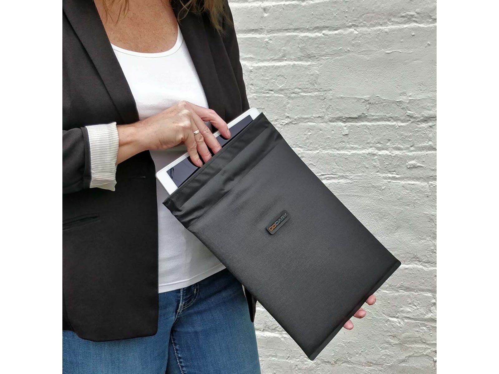 GoDark Faraday Bag for Tablets, Charcoal