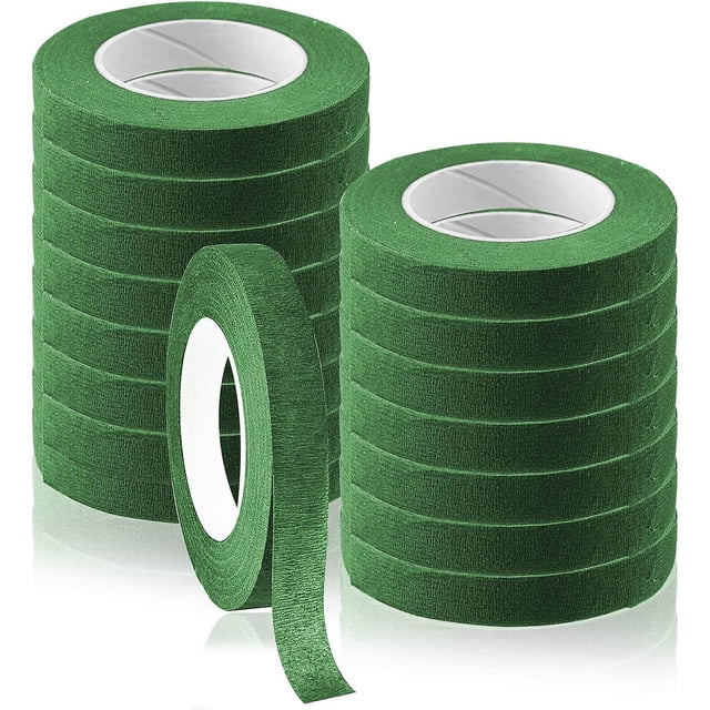 cintas florales para envolver tallos de ramos, 15 rollos de cinta adhesiva para tallos de flores verdes (1 cm de ancho) Conjunto de 15 rollos apilados de cinta floral verde oscuro de papel crepé, 1 cm de ancho y núcleo blanco; una tira parcialmente desenrollada muestra la textura; para envolver tallos, ramos y arreglos; también adecuada para manualidades y coronas.
