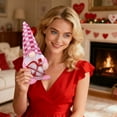 thumbnail image 4 of Figura de gnomo de San Valentín | Decoración de corazón de Cupido con arco y flecha | Enano sin rostro con sombrero rosa para una decoración romántica en estanterías, repisas o escritorios., 4 of 6