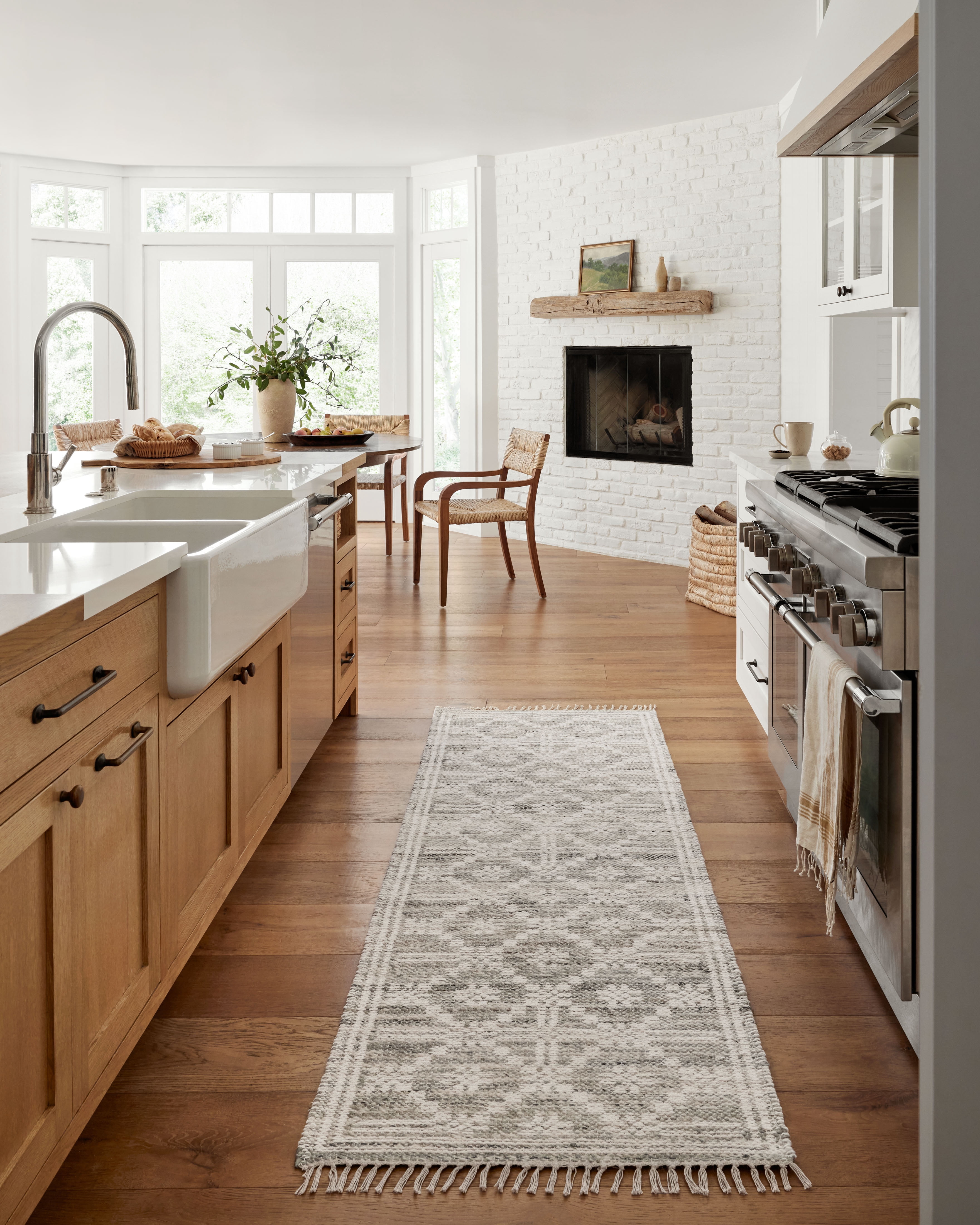 Angela Rose x Loloi Rivers Lagoon / Ivory 8'-6" x 11'-6" Area Rug