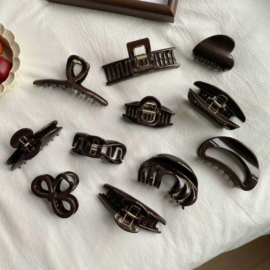 Large Chocolate Shark Clips - Strong Grip for Thick Hair, Elegant Design for Daily Wear