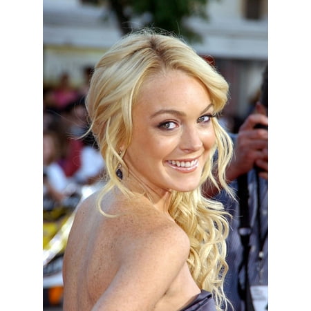 Lindsay Lohan At Arrivals For Mr & Mrs Smith Premiere Canvas Art - (16 x 20)