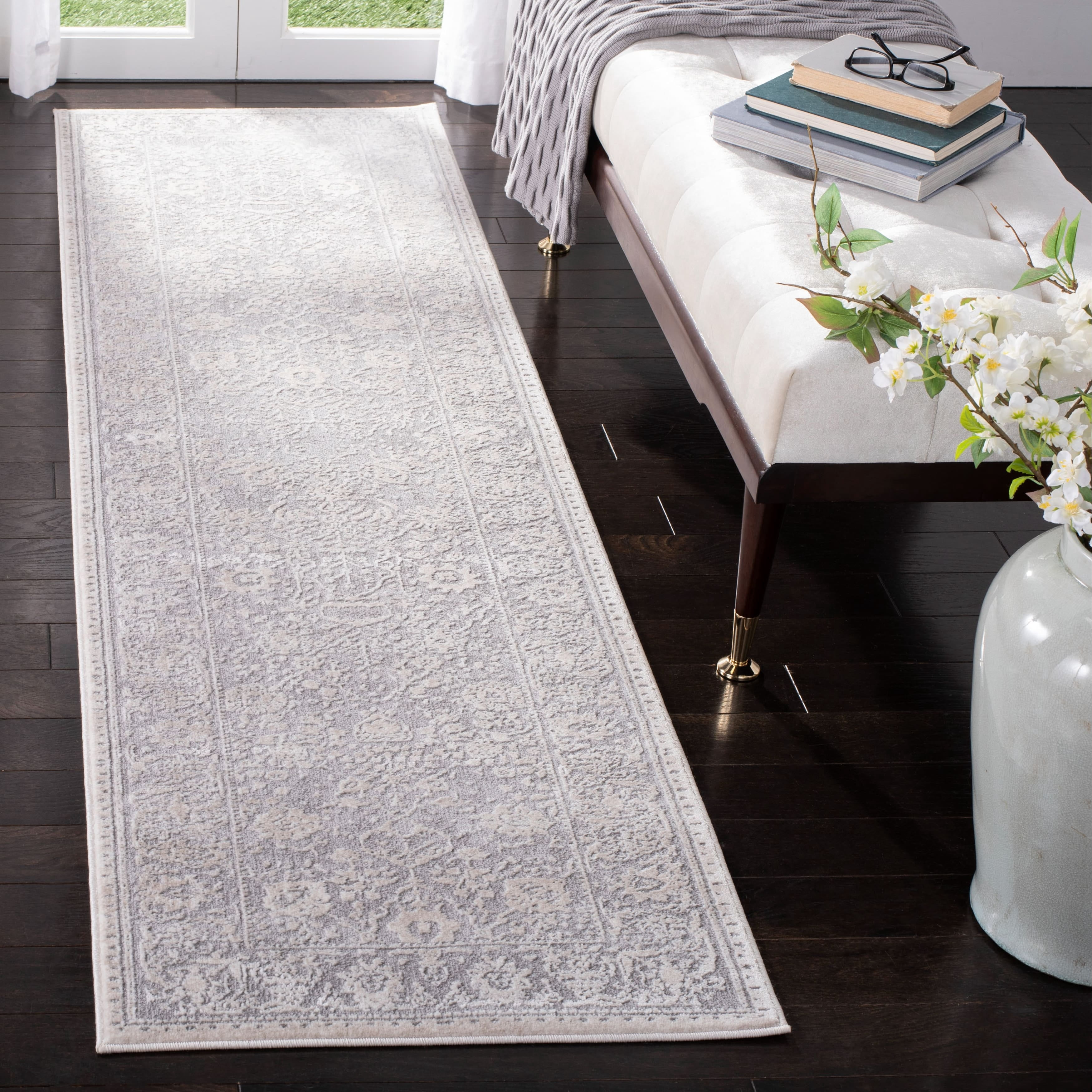 SAFAVIEH Reflection Lynna Traditional Area Rug, Light Grey/Cream, 5'1" x 7'6"