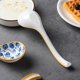 thumbnail image 4 of Juego de cucharas de sopa de cerámica de 4 cucharas de sopa japonesas de porcelana Juegos de cucharas de sopa asiáticas de mango largo para salsa, fideos de sopa, wontons, crema (blanco) (4 pieza, 4 of 4